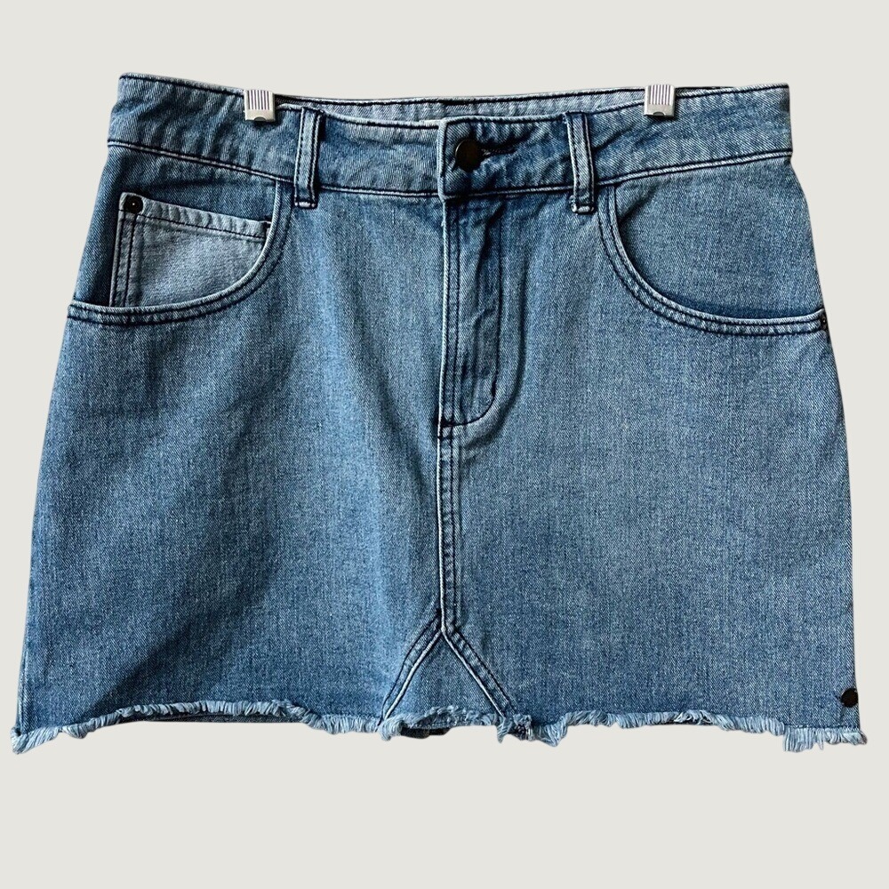 Roxy Denim Mini Skirt Womens Medium Blue Distressed Raw Fringe Hem Jean Skirt